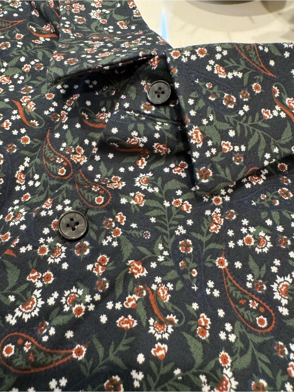 Express Dark Green Floral Button-Up Shirt with Rust Accents medium